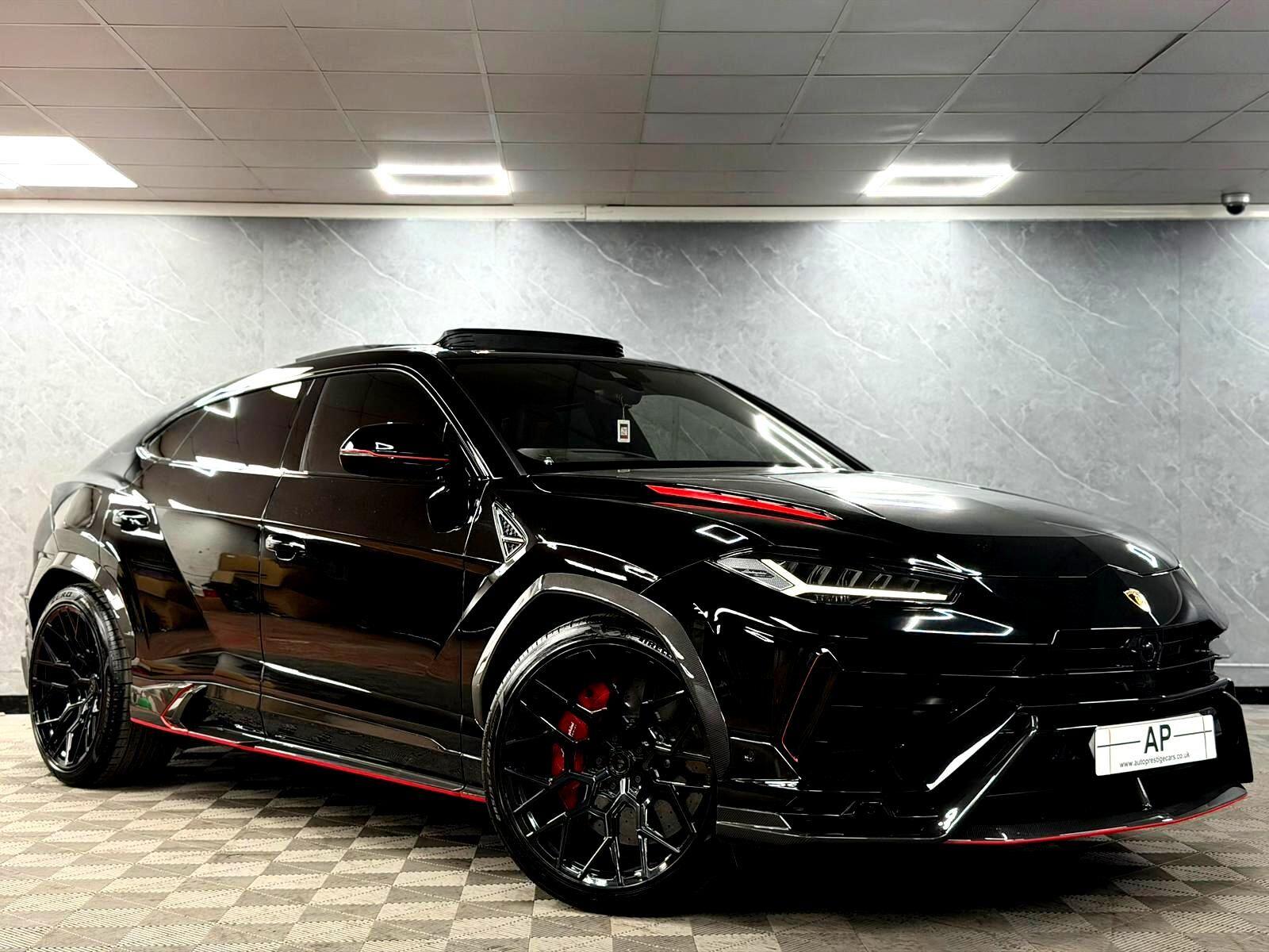 Lamborghini Urus secondary view